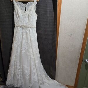 Oleg Cassini SZ 12 lace/beaded A line wedding dress